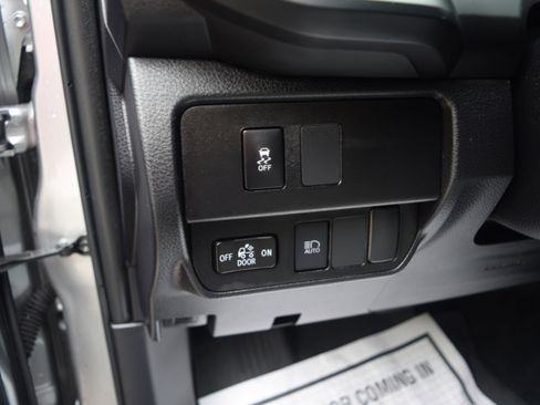 Used 2023 Toyota Tacoma SR AWD/4WD image 7