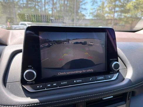 Used 2021 Nissan Rogue S FWD image 11