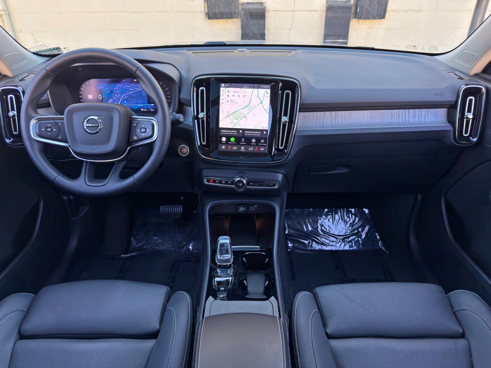 Used 2024 Volvo XC40 B5 Plus w/ Climate Package AWD/4WD image 13