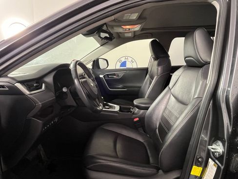 Used 2019 Toyota RAV4 Limited AWD/4WD image 2