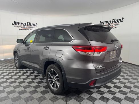 Used 2019 Toyota Highlander XLE AWD/4WD image 9