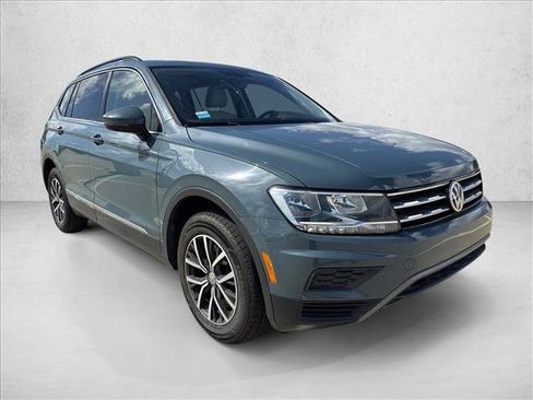 Used 2020 Volkswagen Tiguan SE w/ Panoramic Sunroof Package FWD image 3