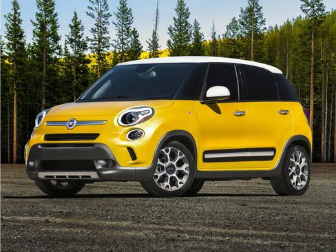 Used 2014 FIAT 500L Trekking w/ Popular Equipment Group FWD image 1