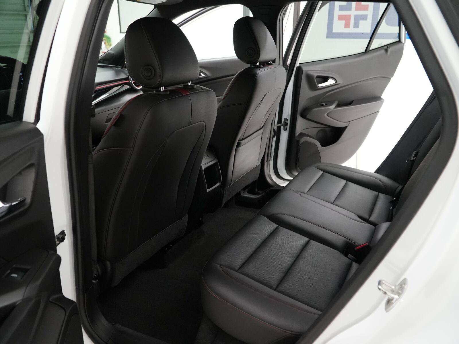 Used 2025 Chevrolet Trax RS w/ Driver Confidence Package FWD image 10