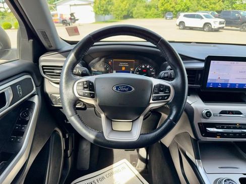 Used 2022 Ford Explorer XLT AWD/4WD image 16
