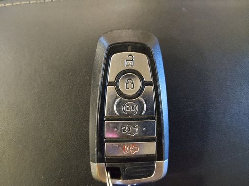 Used 2018 Ford Explorer Platinum image 32