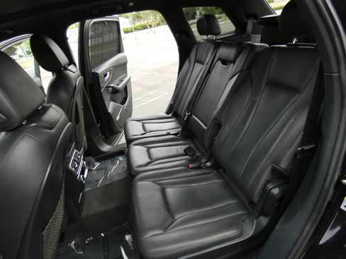 Used 2017 Audi Q7 3.0T Prestige w/ Prestige Package image 55