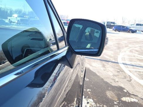 Used 2016 Subaru Forester 2.5i Touring w/ Eyesight & Navigation System image 4