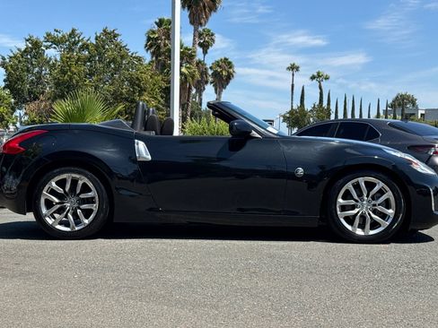 Used 2014 Nissan 370Z Roadster RWD image 8