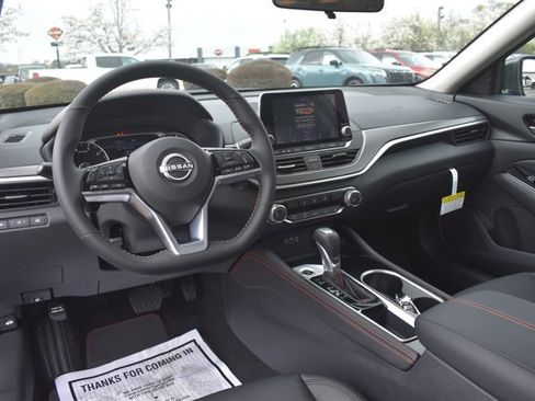Used 2025 Nissan Altima 2.5 SR image 18