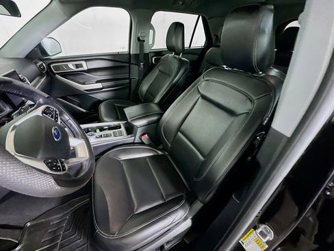 Used 2020 Ford Explorer XLT w/ Equipment Group 202A RWD image 13