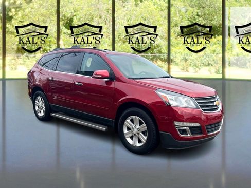Used 2014 Chevrolet Traverse LT w/ LPO, 'HIT The Road' Package image 3