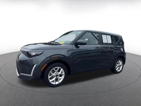Used 2025 Kia Soul LX w/ LX Technology Package FWD image 7