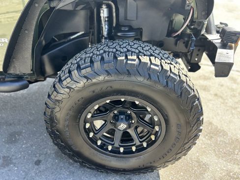 Used 2008 Jeep Wrangler Unlimited Rubicon w/ Dual Top Group AWD/4WD image 7