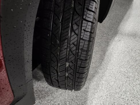 Used 2023 GMC Acadia SLT image 29