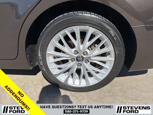 Used 2020 Toyota Camry XLE w/ Four Season Floor Mat Package image 12