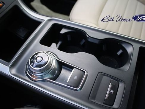 Used 2022 Ford Edge SE w/ Black Appearance Package AWD/4WD image 16