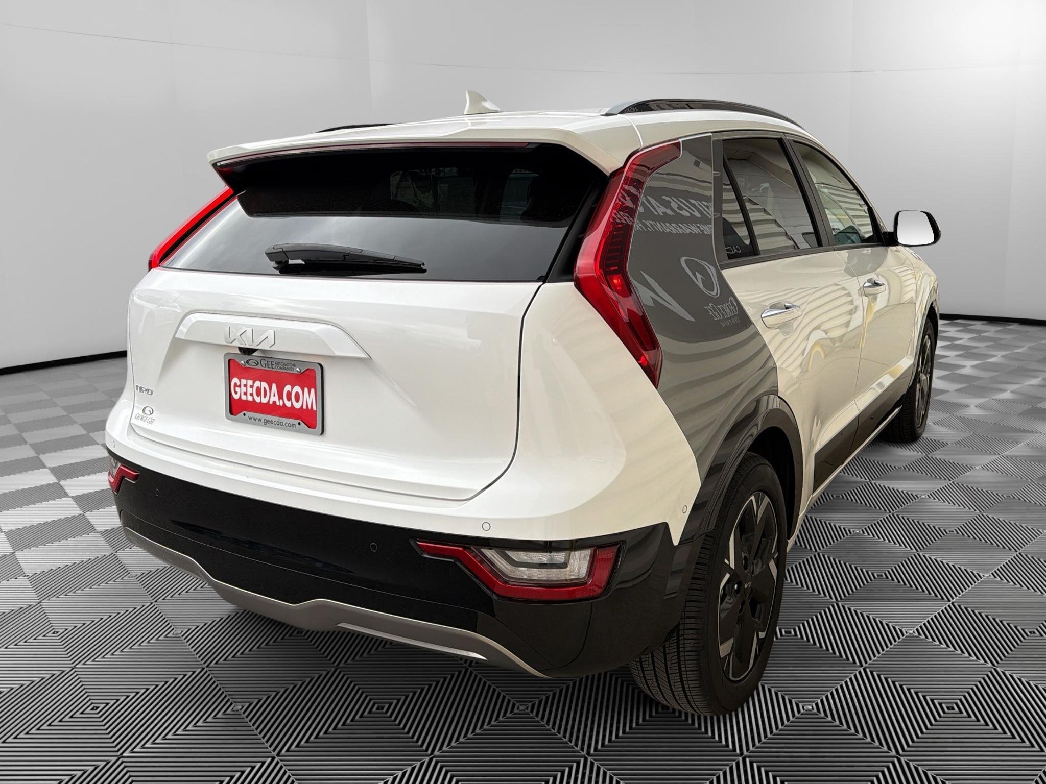 Certified 2023 Kia Niro Wave w/ Wave Preserve Package FWD image 5