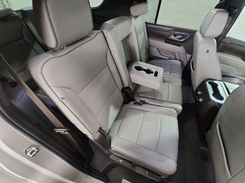 Used 2023 GMC Yukon SLT w/ SLT Luxury Package RWD image 27
