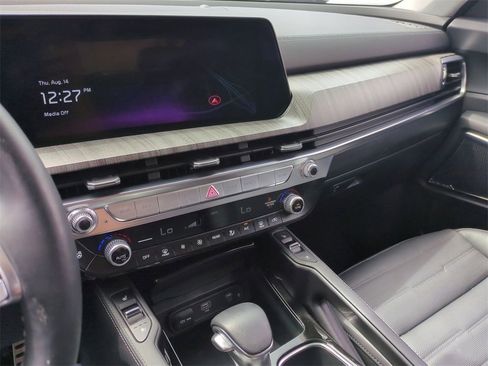 Certified 2024 Kia Telluride SX Prestige w/ Towing Package image 13