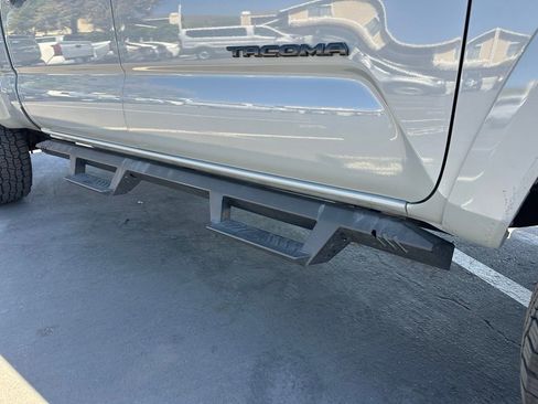 Used 2019 Toyota Tacoma TRD Sport w/ Technology Package image 6