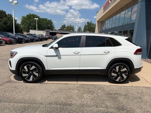 Certified 2024 Volkswagen Atlas Cross Sport SE w/ Panoramic Sunroof Package AWD/4WD image 5