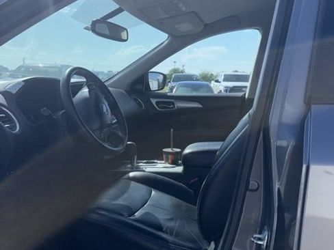 Used 2020 Nissan Pathfinder SL FWD image 5