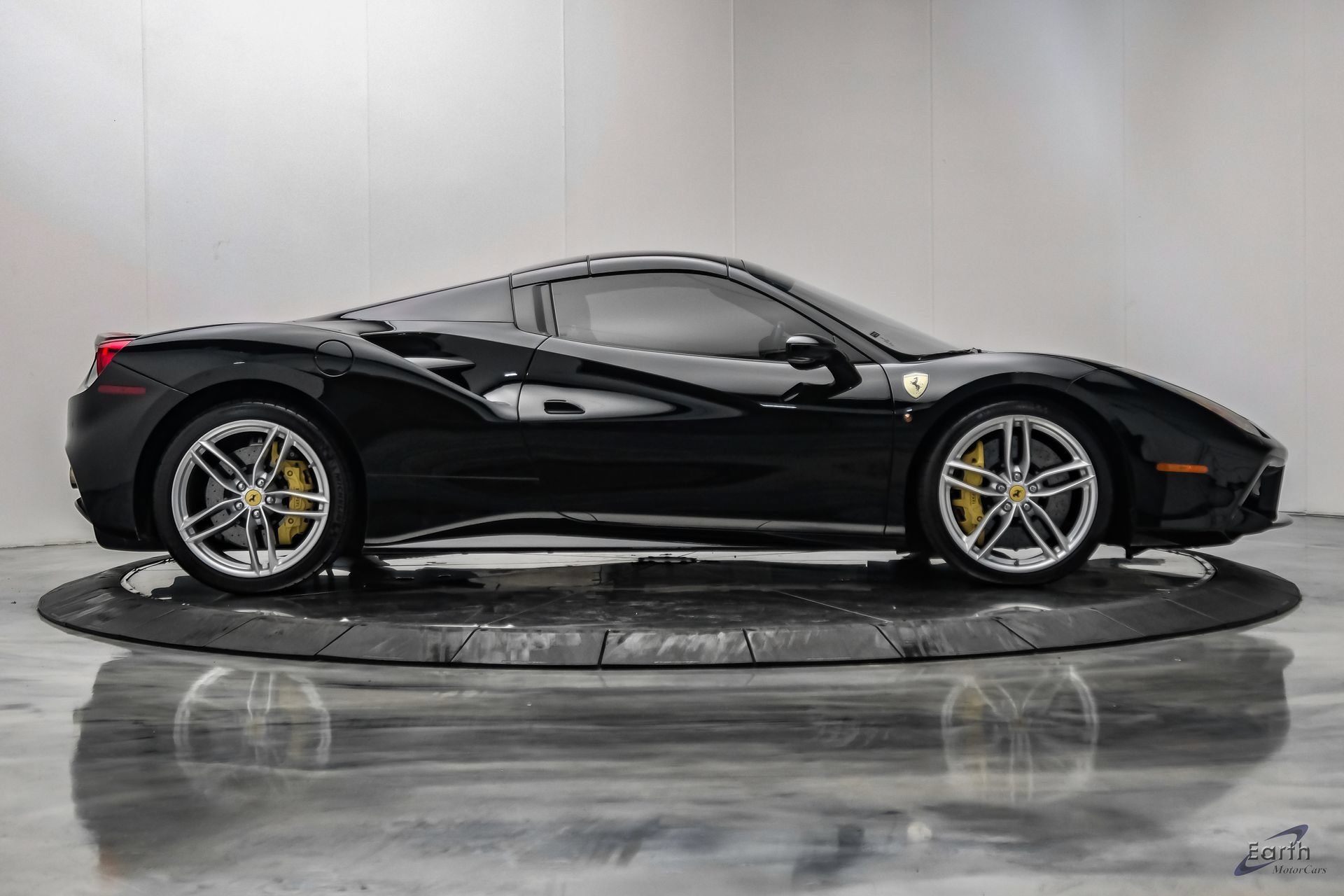 Used 2018 Ferrari 488 Spider RWD image 28