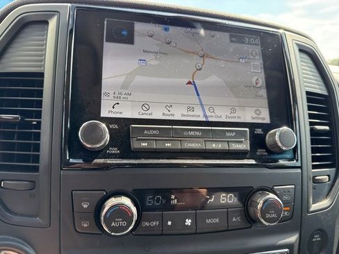 Used 2022 Nissan Titan SV w/ SV Convenience Package image 17