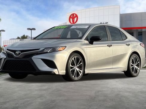 Certified 2020 Toyota Camry SE image 10