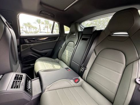 Certified 2025 Porsche Panamera RWD image 30