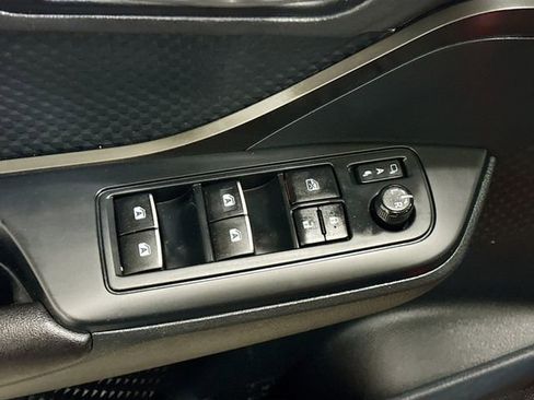 Used 2018 Toyota C-HR XLE image 18