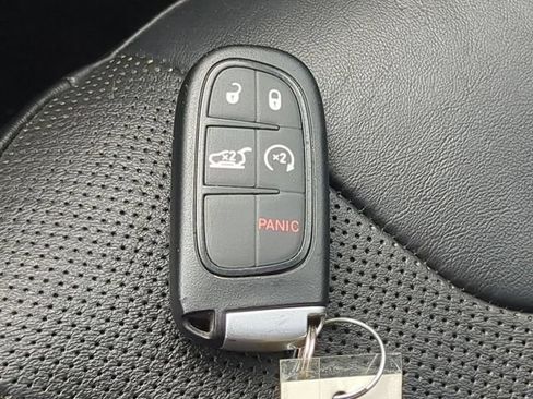 Used 2019 Jeep Cherokee Limited FWD image 28