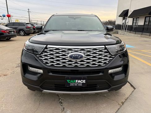 Used 2020 Ford Explorer Platinum w/ Premium Technology Package image 2