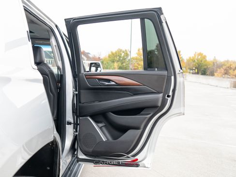 Used 2019 Cadillac Escalade Luxury image 40