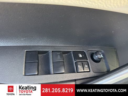 Used 2022 Toyota Corolla Cross L image 10