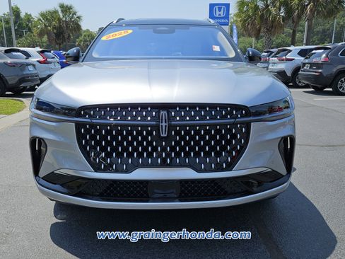 Used 2025 Lincoln Nautilus Reserve AWD/4WD image 8