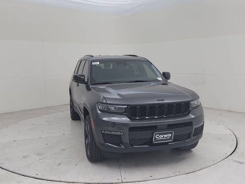 New 2025 Jeep Grand Cherokee L Limited w/ Black Appearance Package image 4