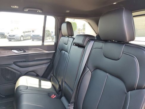 New 2025 Jeep Grand Cherokee Limited image 29