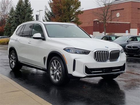 New 2026 BMW X5 xDrive50e image 3