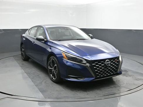 Used 2024 Nissan Altima 2.5 SR w/ SR Premium Package image 22