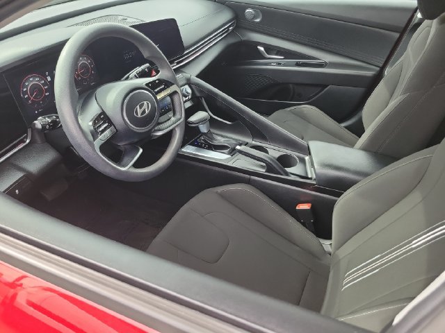 Used 2024 Hyundai Elantra SEL FWD image 3