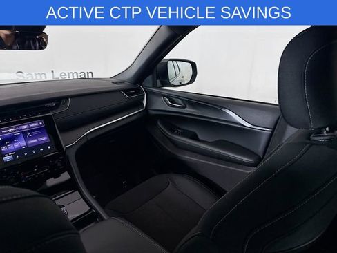 New 2025 Jeep Grand Cherokee L Laredo image 23