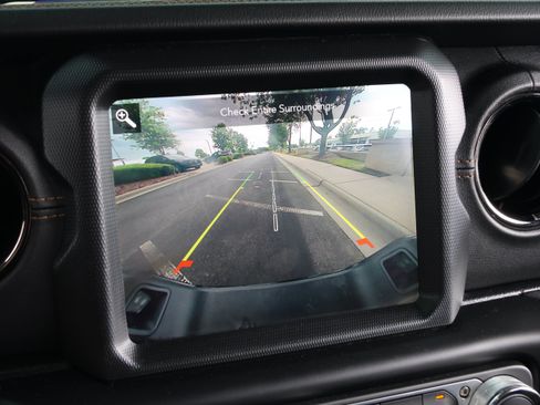 Used 2022 Jeep Gladiator Overland AWD/4WD image 25