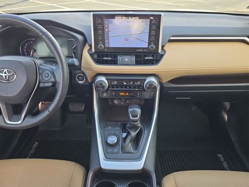 Used 2019 Toyota RAV4 Limited image 11
