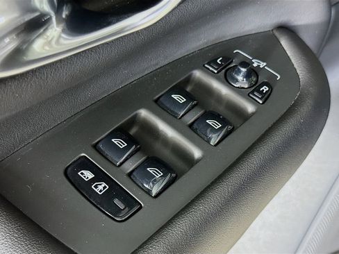 Certified 2025 Volvo XC90 B6 Plus image 18