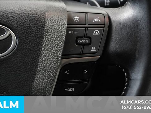 Used 2025 Toyota Camry SE image 26