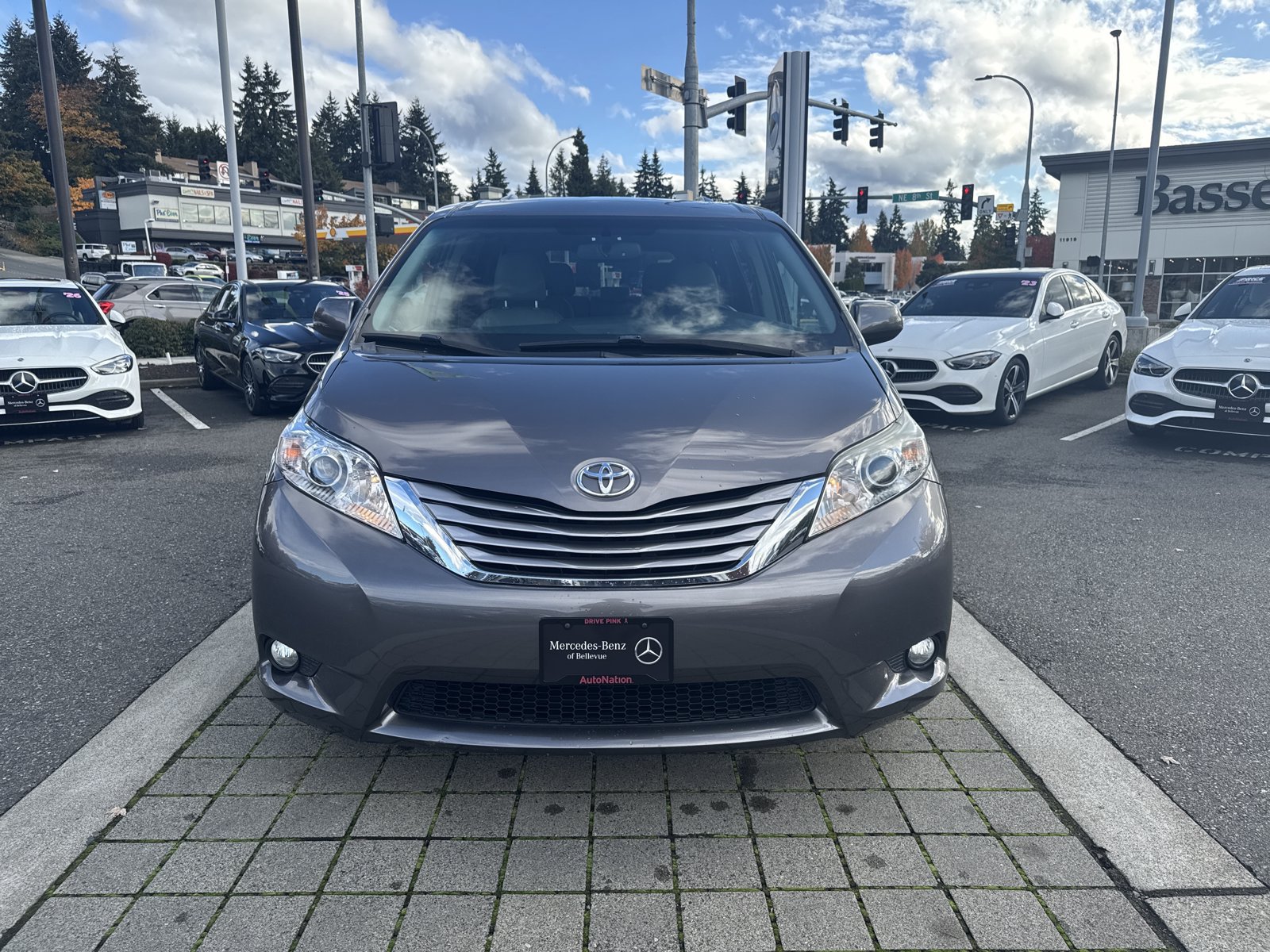 Used 2017 Toyota Sienna XLE w/ XLE Navigation Package AWD/4WD image 2