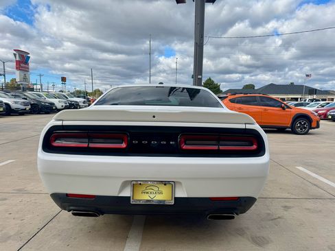 Used 2019 Dodge Challenger R/T image 5