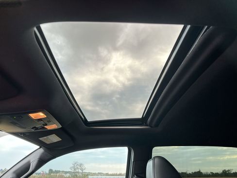 Used 2022 Toyota Tacoma Limited image 22